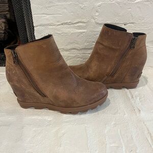 Sorrel Women's Brown Wedge Ankle Boots